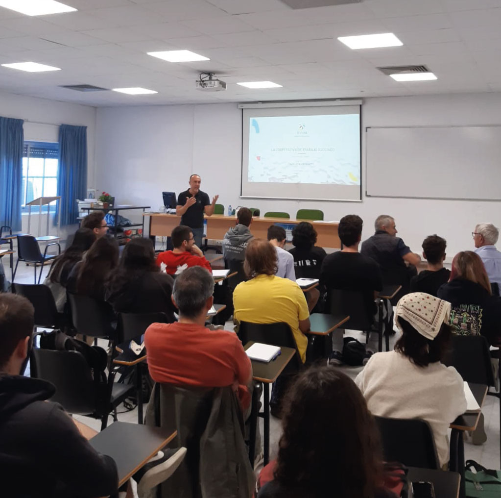 Charla sobre Cooperativismo en la Escuela de Capataces de Catarroja